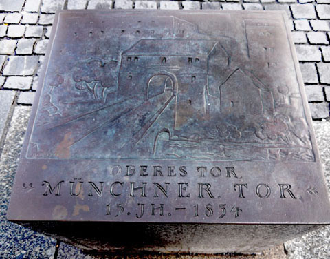 Münchner Tor Bronzerelief